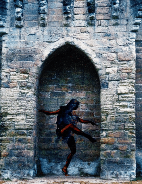 Une demoiselle fantôme dans une échauguette d'Avignon