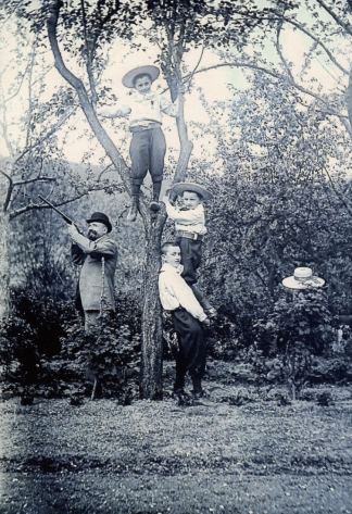 Trois garçons et leur père